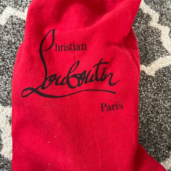 Christan Louboutin Heels. Black paten leather red bottoms - Picture 3 of 8